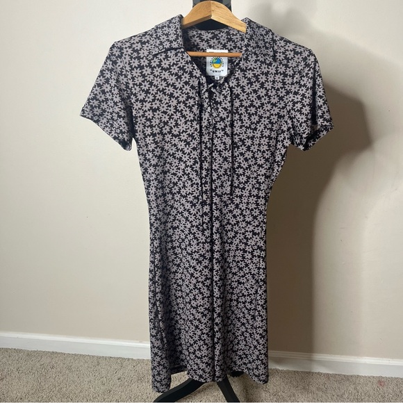 UNIF Women’s Corin Black Gray Floral Short Sleeve Lace Up Stretchy Mini Dress M - Picture 7 of 12